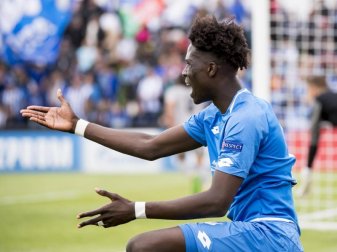 Amadou Onana wechselt von Hoffenheim zum Hamburger SV. Foto: Jean-Christophe Bott/KEYSTONE/dpa Amadou Onana wechselt von Hoffenheim zum Hamburger SV. Foto: Jean-Christophe Bott/KEYSTONE/dpa