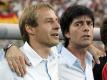 Der damalige Bundestrainer Jürgen Klinsmann (l) und sein Assistent Joachim Löw bei der WM 2006. Foto: Matthias Schrader/dpa