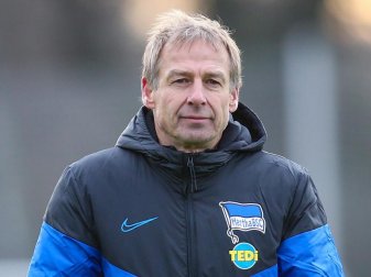 Unangefochtene Nummer eins bei den Ausgaben für neue Spieler bei den Winter-Transfers ist Hertha BSC mit Trainer Jürgen Klinsmann. Foto: Andreas Gora/dpa Unangefochtene Nummer eins bei den Ausgaben für neue Spieler bei den Winter-Transfers ist Hertha BSC mit Trainer Jürgen Klinsmann. Foto: Andreas Gora/dpa