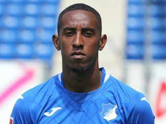 Verteidiger Brenet wird an Vitesse Arnheim verliehen Verteidiger Brenet wird an Vitesse Arnheim verliehen