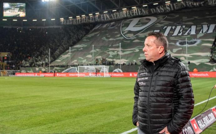 Dynamo hat für den Klassenverbleib investiert: Dresdens Trainer Markus Kauczinski bekommt ein halbes Dutzend neue Spieler. Foto: Robert Michael/dpa-Zentralbild/dpa