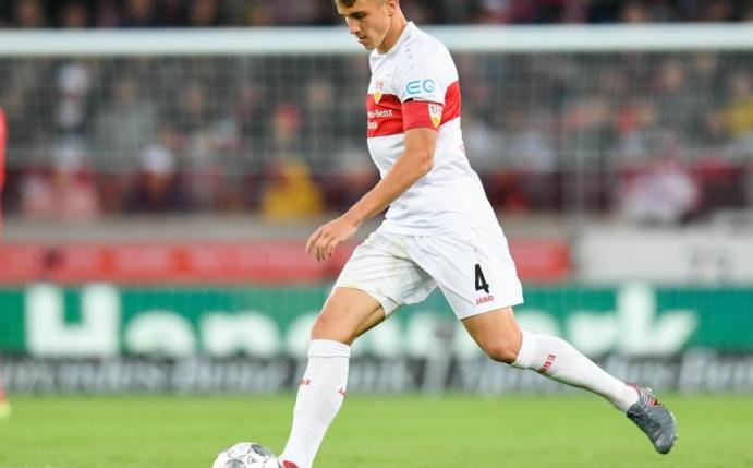 Stuttgarts Kapitän Kempf hat sich im Spiel gegen den FC St. Pauli den Kiefer gebrochen. Foto: Tom Weller/dpa