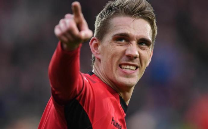 Würde lieber 2. Liga spielen als auf der Tribüne zu hocken: Nils Petersen vom SC Freiburg. Foto: Patrick Seeger/dpa