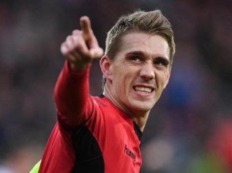 Würde lieber 2. Liga spielen als auf der Tribüne zu hocken: Nils Petersen vom SC Freiburg. Foto: Patrick Seeger/dpa Würde lieber 2. Liga spielen als auf der Tribüne zu hocken: Nils Petersen vom SC Freiburg. Foto: Patrick Seeger/dpa