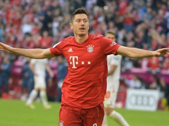 Robert Lewandowski ist Polens Fußballer des Jahres Robert Lewandowski ist Polens Fußballer des Jahres