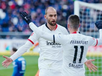 Fehlt im Pokalspiel gegen Leipzig bei der Eintracht: Bas Dost (l). Foto: Uwe Anspach/dpa Fehlt im Pokalspiel gegen Leipzig bei der Eintracht: Bas Dost (l). Foto: Uwe Anspach/dpa