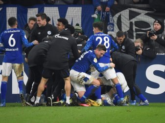 Schalke zittert sich ins Viertelfinale des Pokals