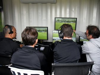 Der Videobeweis führt zu viel Ärgernis im Fußball