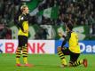 Julian Brandt (l) und Mats Hummels hadern mit der BVB-Leistung in Bremen. Foto: David Hecker/dpa