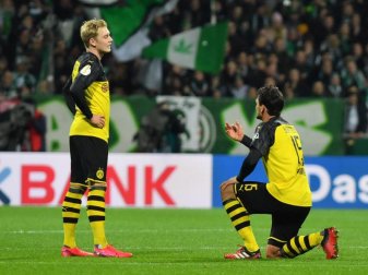 Julian Brandt (l) und Mats Hummels hadern mit der BVB-Leistung in Bremen. Foto: David Hecker/dpa Julian Brandt (l) und Mats Hummels hadern mit der BVB-Leistung in Bremen. Foto: David Hecker/dpa