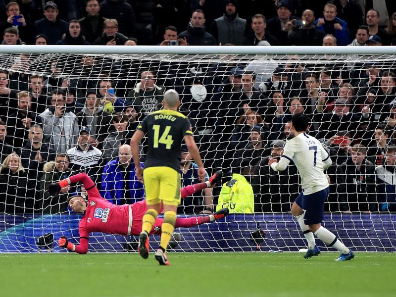 Ex-Bundesliga-Profi Heung-Min Son (r) schoss Tottenham gegen Southampton in die nächste Runde im FA-Cup. Foto: Mike Egerton/PA Wire/dpa
