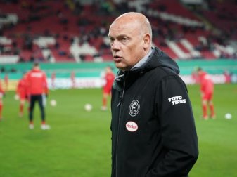 Glaubt an den Klassenerhalt von Fortuna Düsseldorf: Trainer Uwe Rösler. Foto: Thomas Frey/dpa Glaubt an den Klassenerhalt von Fortuna Düsseldorf: Trainer Uwe Rösler. Foto: Thomas Frey/dpa