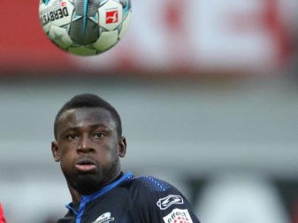 Kehrt nach seiner Sperre in die Startelf vom SC Paderborn zurück: Jamilu Collins. Foto: Friso Gentsch/dpa Kehrt nach seiner Sperre in die Startelf vom SC Paderborn zurück: Jamilu Collins. Foto: Friso Gentsch/dpa