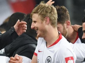 Tritt mit der Eintracht gegen seinen ehemaligen Club FC Augsburg an: Martin Hinteregger. Foto: Arne Dedert/dpa Tritt mit der Eintracht gegen seinen ehemaligen Club FC Augsburg an: Martin Hinteregger. Foto: Arne Dedert/dpa