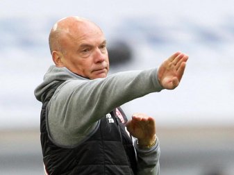 Kann wieder auf Torwart Steffen und Neuzugang Berisha bauen: Düsseldorfs Trainer Uwe Rösler. Foto: Roland Weihrauch/dpa Kann wieder auf Torwart Steffen und Neuzugang Berisha bauen: Düsseldorfs Trainer Uwe Rösler. Foto: Roland Weihrauch/dpa