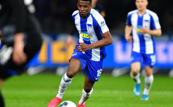 Herthas Javairo Dilrosun im Dribbling - am Samstag trifft er auf die Mainzer Abwehrreihen. Foto: Soeren Stache/dpa-Zentralbild/dpa