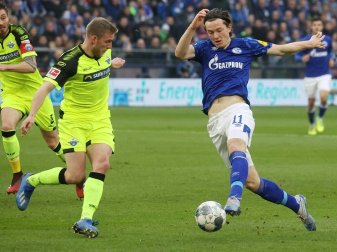 Schalke und Paderborn trennen sich mit 1:1 Schalke und Paderborn trennen sich mit 1:1