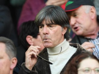 Verfolgte den Freiburger Sieg gegen Hoffenheim live vor Ort: Bundestrainer Joachim Löw. Foto: Patrick Seeger/dpa Verfolgte den Freiburger Sieg gegen Hoffenheim live vor Ort: Bundestrainer Joachim Löw. Foto: Patrick Seeger/dpa