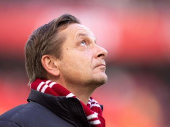 Ist gegen einen Nachholtermin während der Karnevalszeit: Kölns Sportdirektor Horst Heldt. Foto: Marius Becker/dpa Ist gegen einen Nachholtermin während der Karnevalszeit: Kölns Sportdirektor Horst Heldt. Foto: Marius Becker/dpa
