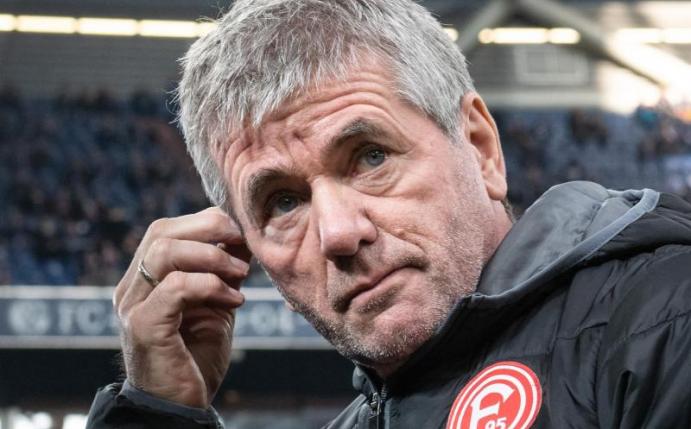 Der 66-jährige Fußball-Lehrer, Friedhelm Funkel. Foto: Bernd Thissen/dpa