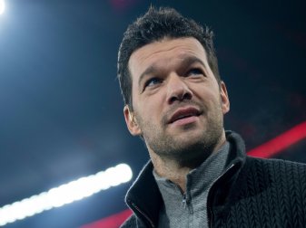 Ballack war von 2006 bis 2010 bei Chelsea aktiv Ballack war von 2006 bis 2010 bei Chelsea aktiv