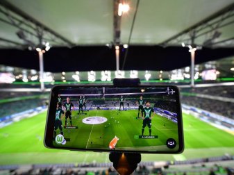 Der VfL Wolfsburg hat die 5G-Mobilfunktechnik bereits in seinem Stadion getestet. Foto: Alexander Koerner/Getty Images/DFL/dpa Der VfL Wolfsburg hat die 5G-Mobilfunktechnik bereits in seinem Stadion getestet. Foto: Alexander Koerner/Getty Images/DFL/dpa