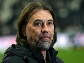 Martin Schmidt will die Startelf gegen Freiburg umbauen Martin Schmidt will die Startelf gegen Freiburg umbauen