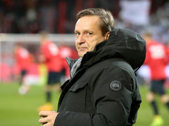 Horst Heldt kritisiert Klinsmann scharf Horst Heldt kritisiert Klinsmann scharf