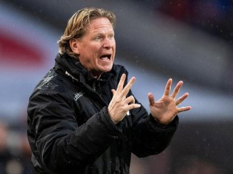 Kölns Trainer Markus Gisdol fordert einen mutigen Auftritt seiner Mannschaft gegen die Bayern. Foto: Marius Becker/dpa Kölns Trainer Markus Gisdol fordert einen mutigen Auftritt seiner Mannschaft gegen die Bayern. Foto: Marius Becker/dpa