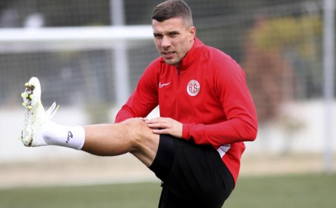 Spielte sowohl für den 1. FC Köln als auch den FC Bayern: Lukas Podolski. Foto: Uncredited/AP/dpa