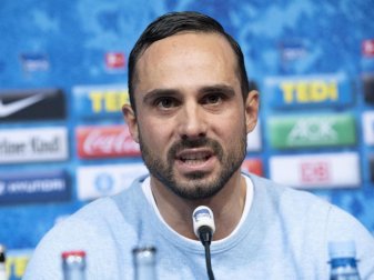 Ist mit Hertha in Paderborn gefordert: Alexander Nouri. Foto: Paul Zinken/dpa Ist mit Hertha in Paderborn gefordert: Alexander Nouri. Foto: Paul Zinken/dpa