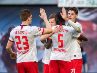 Zumindest bis Sonntagnachmittag übernimmt RB Leipzig nach dem Sieg gegen Bremen wieder die Bundesliga-Tabellenführung. Foto: Robert Michael/dpa Zumindest bis Sonntagnachmittag übernimmt RB Leipzig nach dem Sieg gegen Bremen wieder die Bundesliga-Tabellenführung. Foto: Robert Michael/dpa