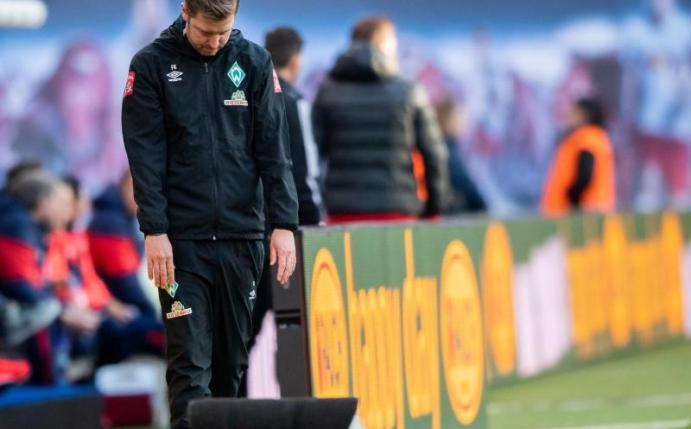 Bremens Trainer Florian Kohfeldt war nach der Niederlage in Leipzig bedient. Foto: Robert Michael/dpa