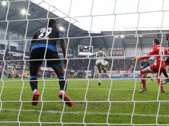 Hertha-Neuzugang Matheus Cunha traf per Hacke zum 2:1 gegen Paderborn. Foto: Friso Gentsch/dpa Hertha-Neuzugang Matheus Cunha traf per Hacke zum 2:1 gegen Paderborn. Foto: Friso Gentsch/dpa