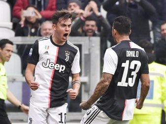 Juves Paulo Dybala (l) freut sich mit Teamkollege Danilo Luiz da Silva über sein Tor zum 1:0. Foto: Marco Alpozzi/Lapresse/Lapresse via ZUMA Press/dpa Juves Paulo Dybala (l) freut sich mit Teamkollege Danilo Luiz da Silva über sein Tor zum 1:0. Foto: Marco Alpozzi/Lapresse/Lapresse via ZUMA Press/dpa