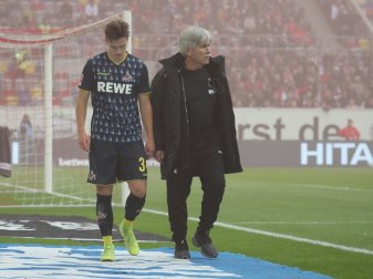 Noah Katterbach musste verletzt ausgewechselt werden Noah Katterbach musste verletzt ausgewechselt werden