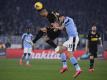 Inter Mailands Lautaro Martinez (l) und Lazios Francesco Acerbi im Kopfball-Duell um den Ball. Foto: Alfredo Falcone/LaPresse/dpa