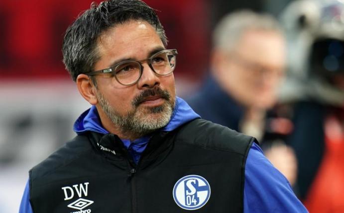 Schalke-Trainer David Wagner vor Spielbeginn. Foto: Thomas Frey/dpa