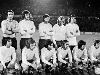 Ajax-Ikone Hulshoff (oben, 2.v.l.) verstorben Ajax-Ikone Hulshoff (oben, 2.v.l.) verstorben