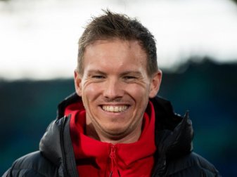 Gut gelaunter Anhänger des Offensivfußball: Leipzigs Trainer Julian Nagelsmann. Foto: Robert Michael/dpa Gut gelaunter Anhänger des Offensivfußball: Leipzigs Trainer Julian Nagelsmann. Foto: Robert Michael/dpa