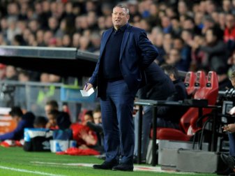 Ron Jans soll einen Spieler rassistisch beleidigt haben Ron Jans soll einen Spieler rassistisch beleidigt haben