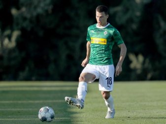 Wünscht sich beim Meckern mehr Fingerspitzengefühl durch die Schiedsrichter: Gladbach-Profi Stefan Lainer. Foto: Friso Gentsch/dpa Wünscht sich beim Meckern mehr Fingerspitzengefühl durch die Schiedsrichter: Gladbach-Profi Stefan Lainer. Foto: Friso Gentsch/dpa