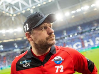 Muss mit Aufsteiger Paderborn zu Rekordmeister Bayern: SC-Coach Steffen Baumgart. Foto: Rolf Vennenbernd/dpa Muss mit Aufsteiger Paderborn zu Rekordmeister Bayern: SC-Coach Steffen Baumgart. Foto: Rolf Vennenbernd/dpa