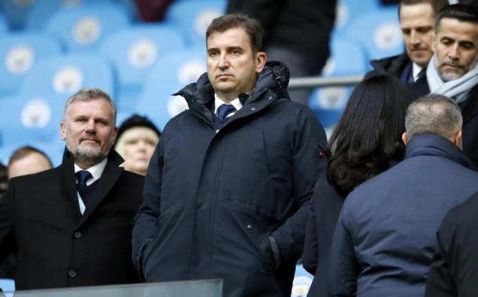 Ferran Soriano (M.) wehrt sich gegen den Champions-League-Ausschluss von Manchester City. Foto: Martin Rickett/PA Wire/dpa