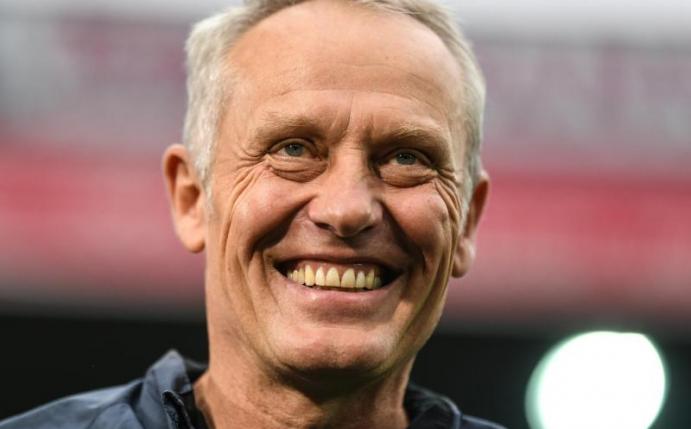 Schaut dem Spiel von BVB-Neuzugang Erling Haaland gerne zu: Freiburgs Trainer Christian Streich. Foto: Patrick Seeger/dpa