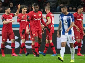 Leverkusens Spieler bejubeln das Tor zum 1:0 gegen Porto. Foto: Federico Gambarini/dpa Leverkusens Spieler bejubeln das Tor zum 1:0 gegen Porto. Foto: Federico Gambarini/dpa