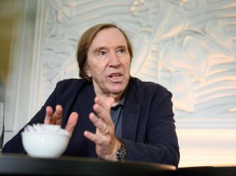 Reiste 1970 mit Gladbach zu einem Spiel nach Israel: Günter Netzer erinnert sich. Foto: Sebastian Gollnow/dpa