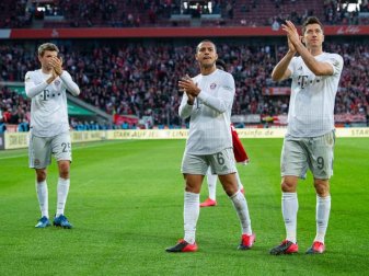 Wollen im Freitagsspiel der Bundesliga gegen den SC Paderborn vorlegen: Tabellenführer Bayern München. Foto: Guido Kirchner/dpa