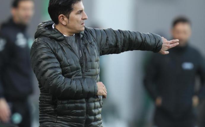 Kenan Kocak soll Trainer von Hannover 96 bleiben. Foto: Daniel Karmann/dpa