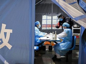 Der Ausbruchs der Lungenkrankheit hält China in Atem. Foto: Ou Dongqu/Xinhua/dpa Der Ausbruchs der Lungenkrankheit hält China in Atem. Foto: Ou Dongqu/Xinhua/dpa